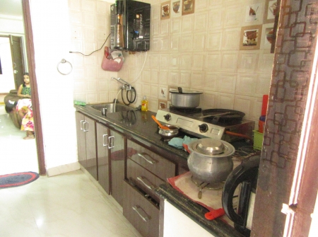 12) Kitchen.JPG